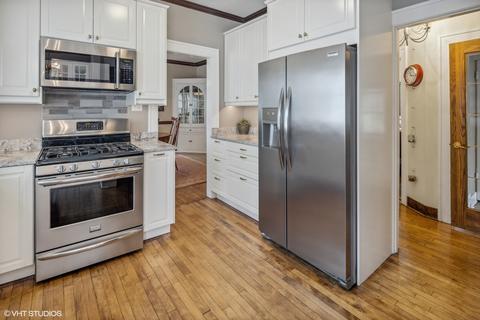209 W Harrison Ave, Wheaton, IL 60187 photo 4