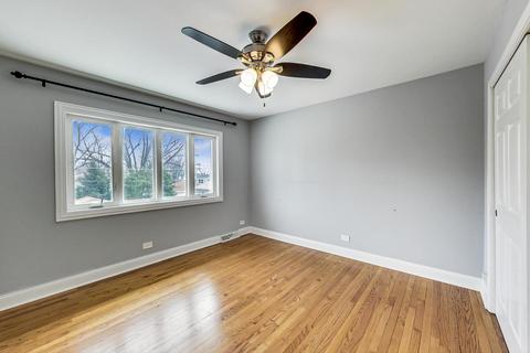 2101 Westview Dr, Des Plaines, IL 60018 photo 10