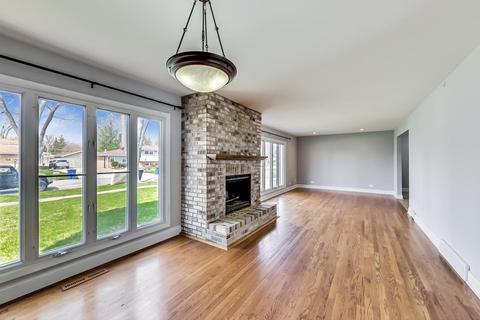 2101 Westview Dr, Des Plaines, IL 60018 photo 3
