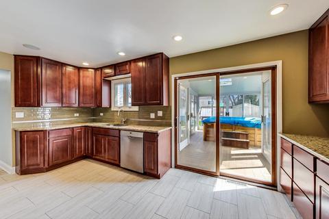 2101 Westview Dr, Des Plaines, IL 60018 photo 5
