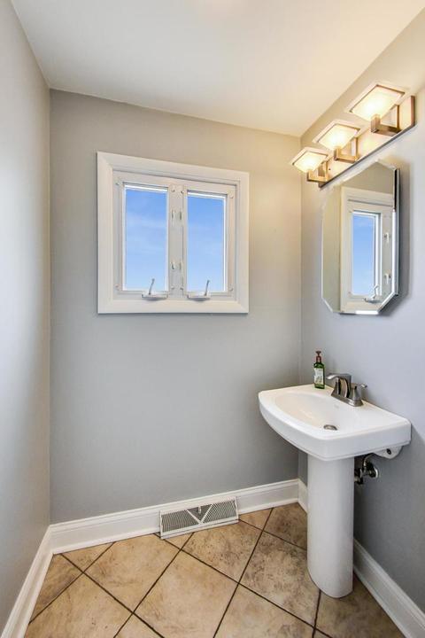 2101 Westview Dr, Des Plaines, IL 60018 photo 7