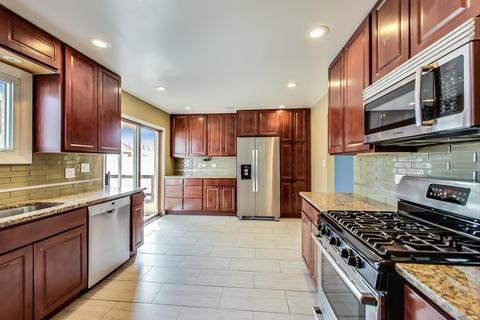 2101 Westview Dr, Des Plaines, IL 60018 photo 4
