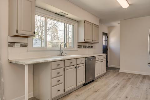 525 E Hillside Rd, Naperville, IL 60540 photo 8