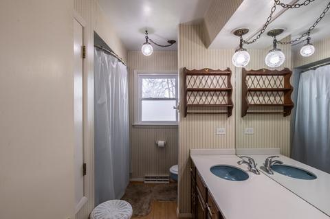 1385 Phoenix Dr, Des Plaines, IL 60018 photo 12