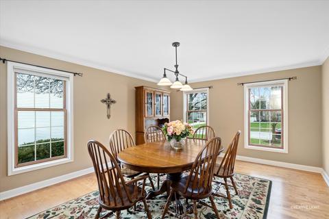 349 Colonial Cir, Geneva, IL 60134 photo 4