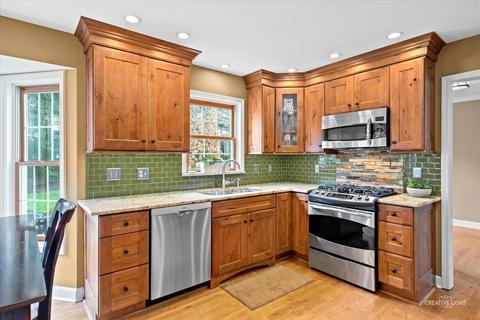 349 Colonial Cir, Geneva, IL 60134 photo 7