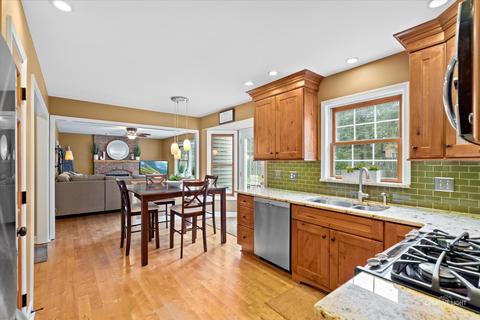 349 Colonial Cir, Geneva, IL 60134 photo 6