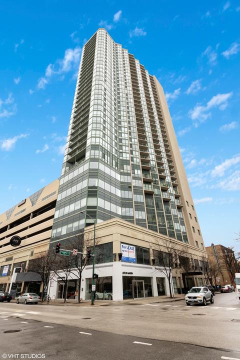111 W Maple St #2002, Chicago, IL 60610 photo 1