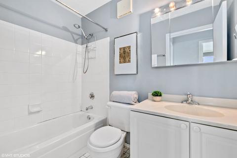 111 W Maple St #2002, Chicago, IL 60610 photo 17