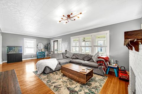 311 E 14th St, Lockport, IL 60441 photo 8