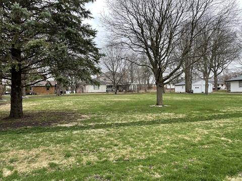 521 E Front St, Gilman, IL 60938 photo 3
