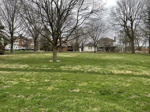 521 E Front St, Gilman, IL 60938 photo 1
