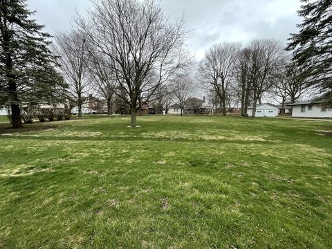 521 E Front St, Gilman, IL 60938 photo 4