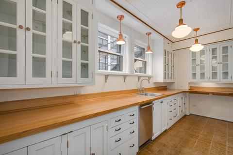 210 E Pearson St #9D, Chicago, IL 60611 photo 11