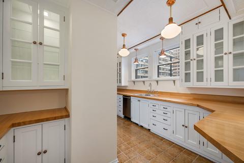 210 E Pearson St #9D, Chicago, IL 60611 photo 12