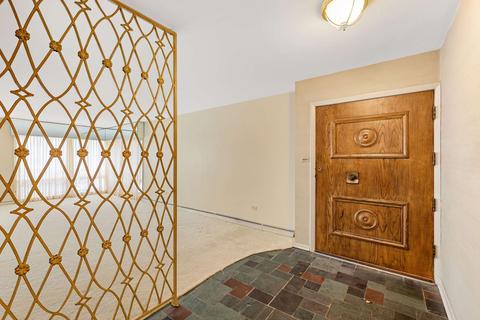 554 Ridge Ave, Evanston, IL 60202 photo 2