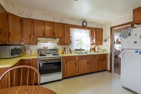 381 Hamilton Ave, Elgin, IL 60123 photo 9
