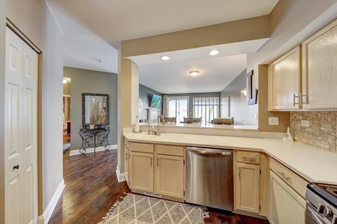 1010 Spring Ct, Darien, IL 60561 photo 9