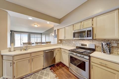 1010 Spring Ct, Darien, IL 60561 photo 8