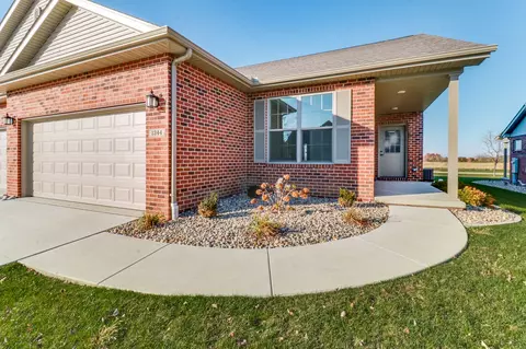 1344 Monterey Pine Dr, Normal, IL 61761