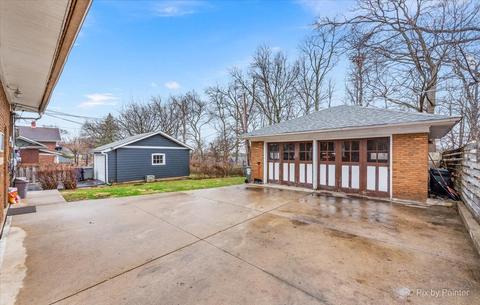 404 Raymond St, Elgin, IL 60120 photo 3