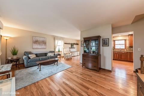 1625 Chesapeake Dr, Hoffman Estates, IL 60192 photo 2