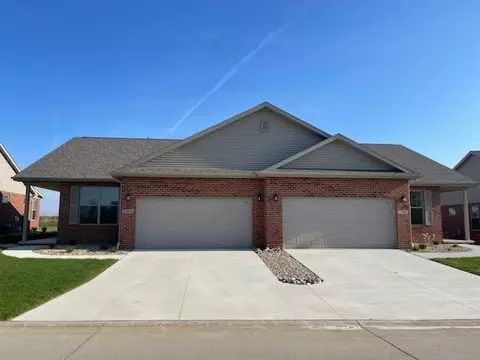 1402 Monterey Pine Dr, Normal, IL 61761 photo 3