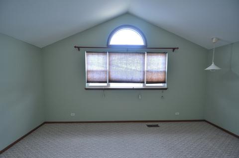 706 Sutton Cir, Wheeling, IL 60090 photo 12