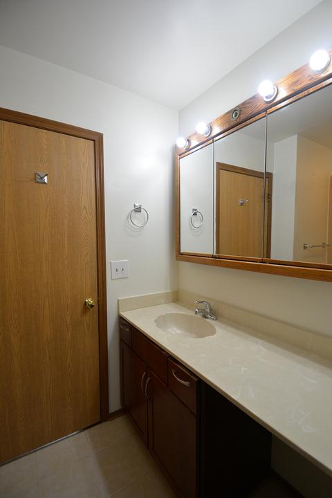 706 Sutton Cir, Wheeling, IL 60090 photo 16