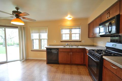 706 Sutton Cir, Wheeling, IL 60090 photo 9