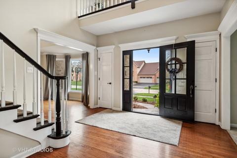 724 Mesa Dr, Naperville, IL 60565 photo 2