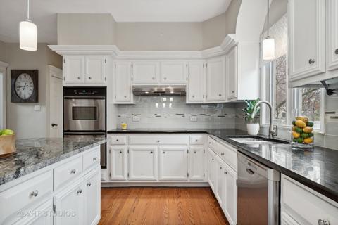 724 Mesa Dr, Naperville, IL 60565 photo 9