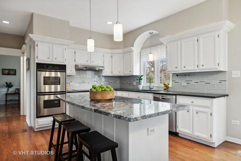 724 Mesa Dr, Naperville, IL 60565 photo 8