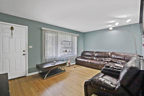2172 Vernon Dr, Elgin, IL 60123 photo 3