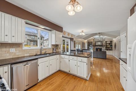 5600 Silentbrook Ln, Rolling Meadows, IL 60008 photo 6