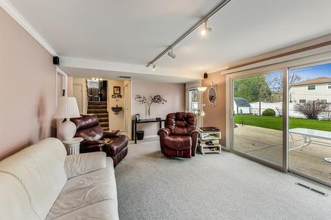 549 N 7th Ave, Des Plaines, IL 60016 photo 6