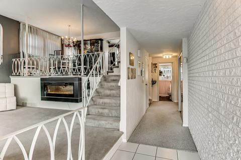 549 N 7th Ave, Des Plaines, IL 60016 photo 2