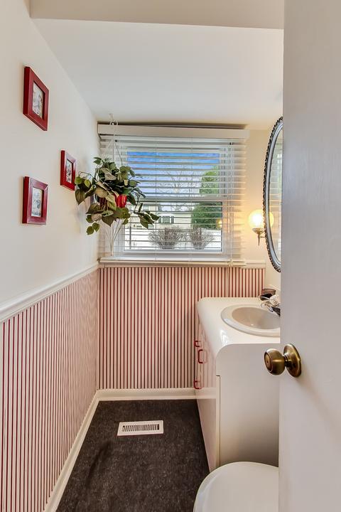 549 N 7th Ave, Des Plaines, IL 60016 photo 5
