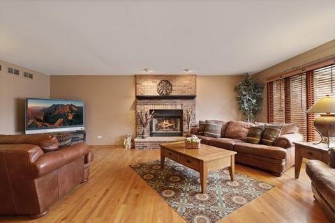 424 61st St, Willowbrook, IL 60527 photo 2