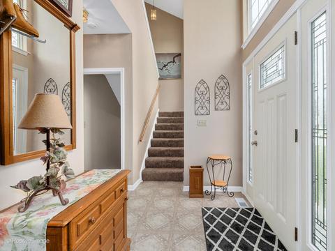 2043 Grovetown Dr, Bartlett, IL 60103 photo 4