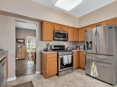 2043 Grovetown Dr, Bartlett, IL 60103 photo 12