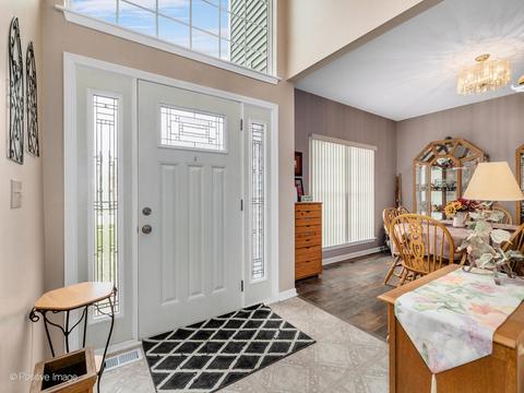 2043 Grovetown Dr, Bartlett, IL 60103 photo 3