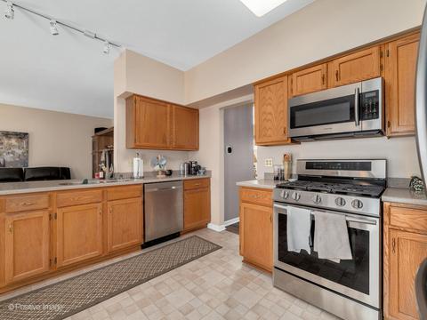 2043 Grovetown Dr, Bartlett, IL 60103 photo 11