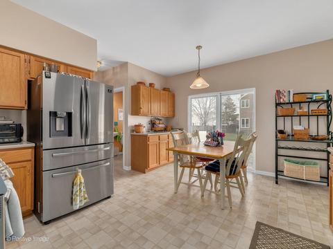 2043 Grovetown Dr, Bartlett, IL 60103 photo 9