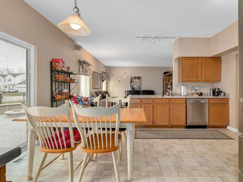 2043 Grovetown Dr, Bartlett, IL 60103 photo 10