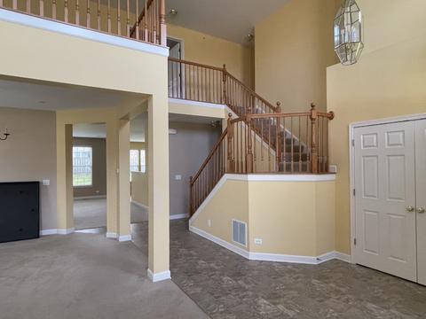 5887 Chatham Dr, Hoffman Estates, IL 60192 photo 2