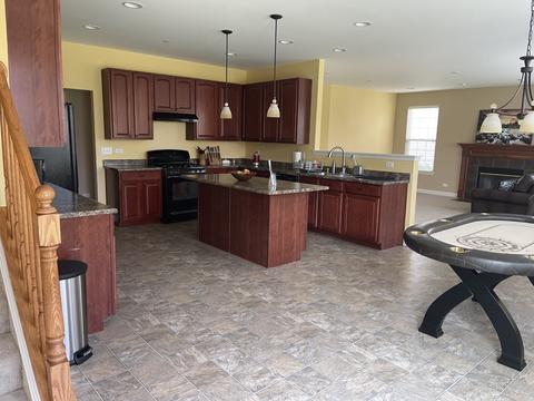5887 Chatham Dr, Hoffman Estates, IL 60192 photo 9