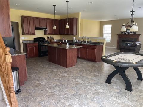 5887 Chatham Dr, Hoffman Estates, IL 60192 photo 8