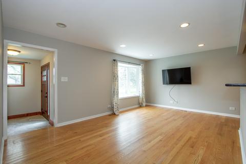 4001 Owl Dr, Rolling Meadows, IL 60008 photo 3