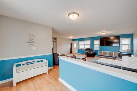 255 Illinois Blvd, Hoffman Estates, IL 60169 photo 6